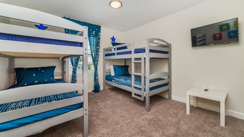 2 Sets Twin/Twin Bunks Bedroom 3
32" TV