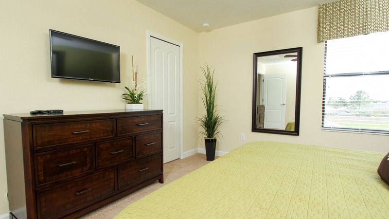Master King Bedroom 1
42" Smart TV