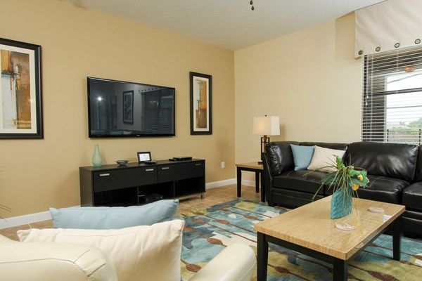 Living Room (Angle)
60" TV