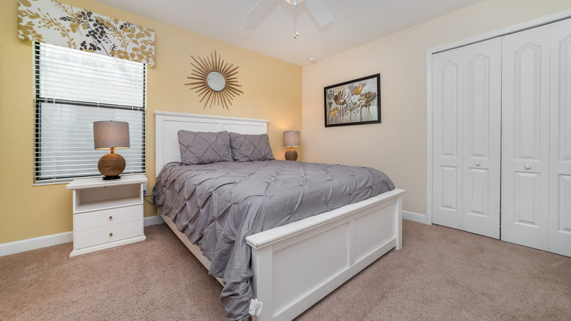 Queen Bedroom 5 Upstairs
Shared Bathroom
