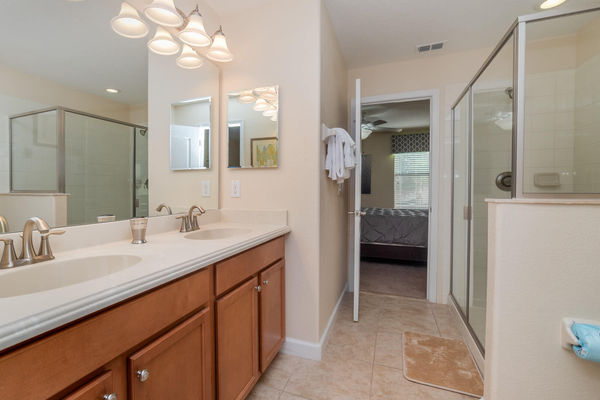 Jack N Jill Bathroom 4 Upstairs
Shower