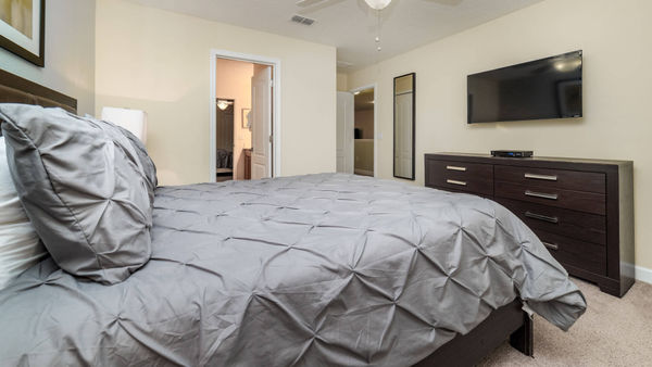 Queen Suite Bedroom 6 (Angle)
42" Smart TV