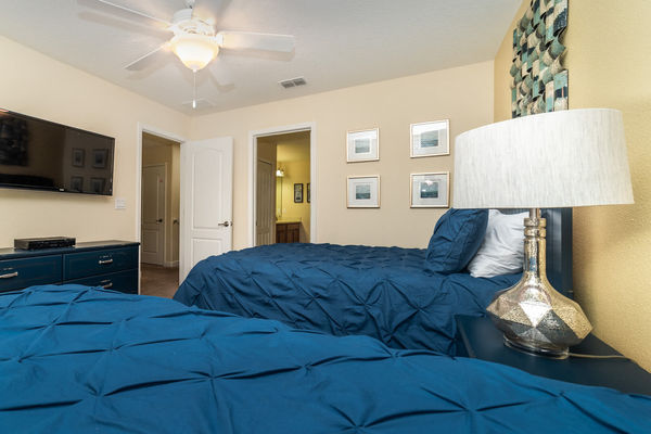 Twin/Double Suite Bedroom 8 (Angle)
43" Smart TV