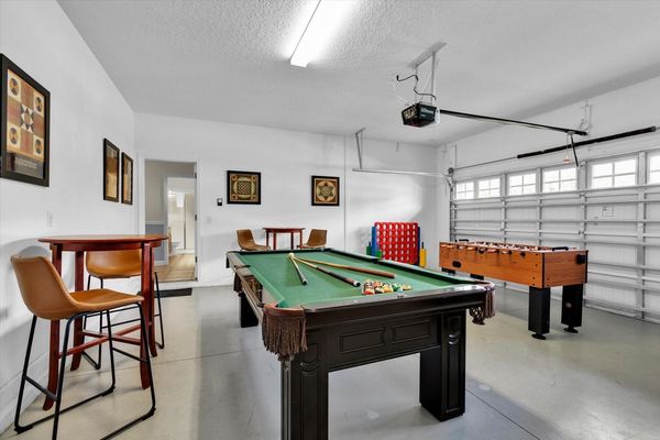 Game Room - Downstairs
Pool Table
Foosball
Air Hockey
Has AC