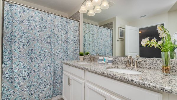 Master King Bathroom Upstairs
Tub/Shower Combo