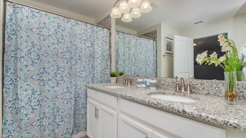 Master King Bathroom Upstairs
Tub/Shower Combo
