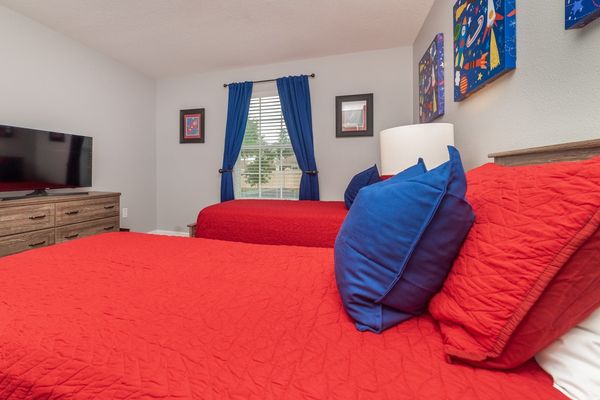 Two Twins Bedroom 3 (Angle)
40" TV