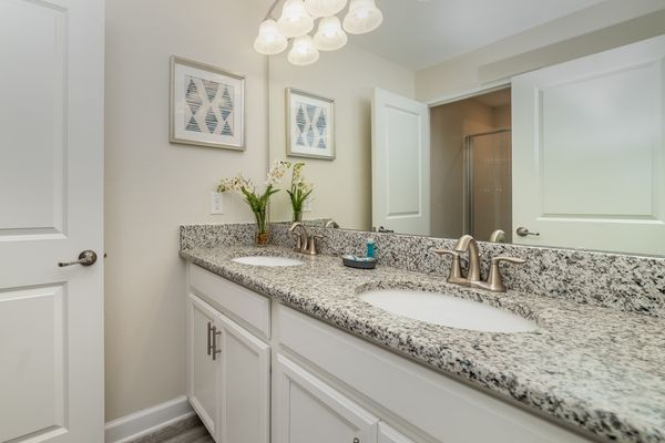 Hall Bathroom Upstairs
Shower