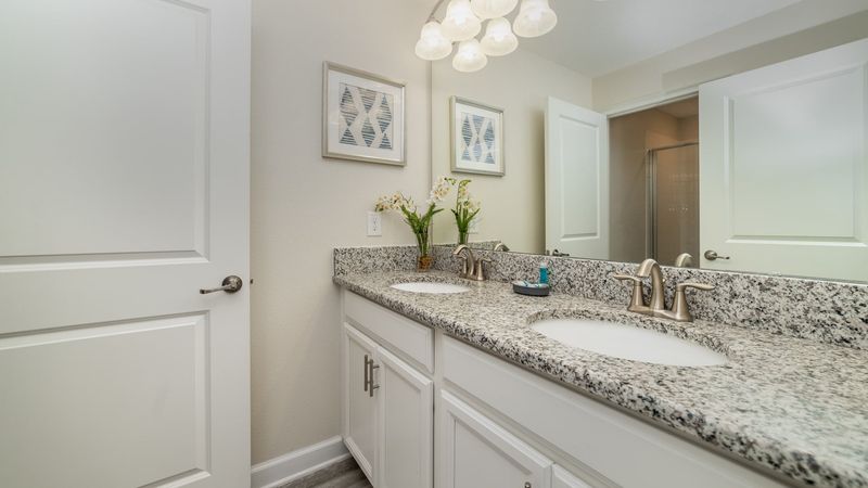 Hall Bathroom Upstairs
Shower