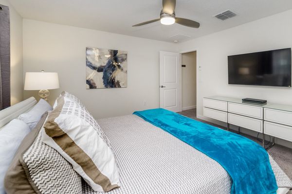 Master King Bedroom 4 
50" Smart TV