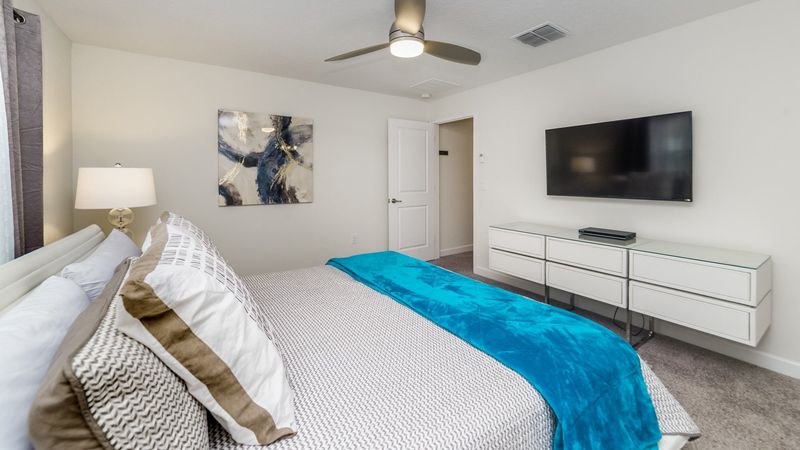 Master King Bedroom 4 
50" Smart TV