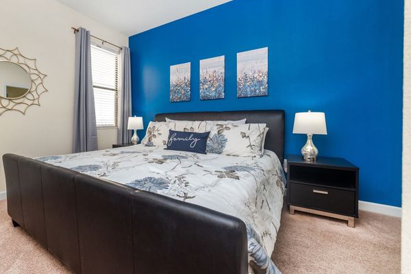 King Bedroom 2 
Shared Bathroom