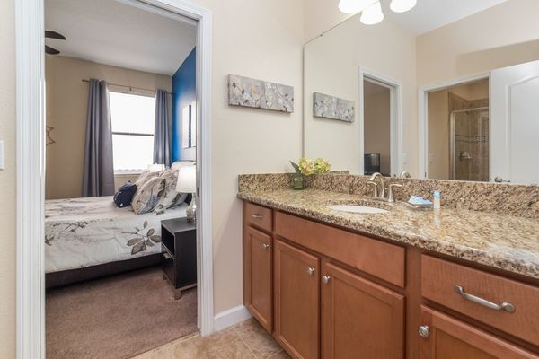 Shared Bathroom (Bed 2) (Shower)