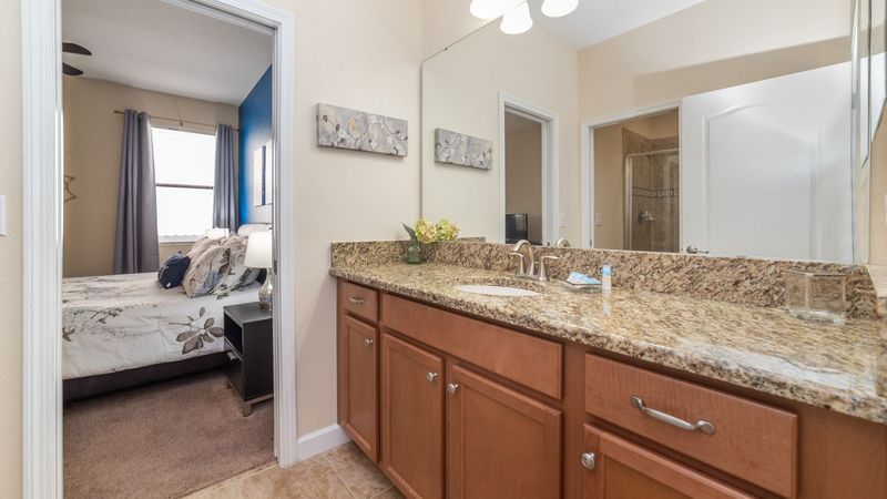 Shared Bathroom (Bed 2) (Shower)