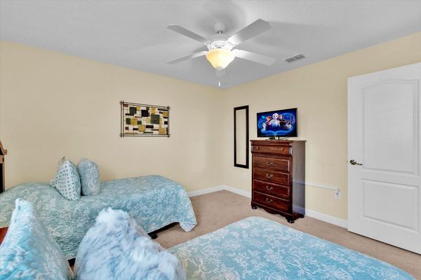 Two Twins Bedroom 7 (Angle)
32" TV