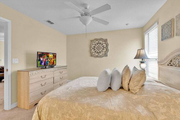 Queen Bedroom 3 (Angle)
32" Roku TV