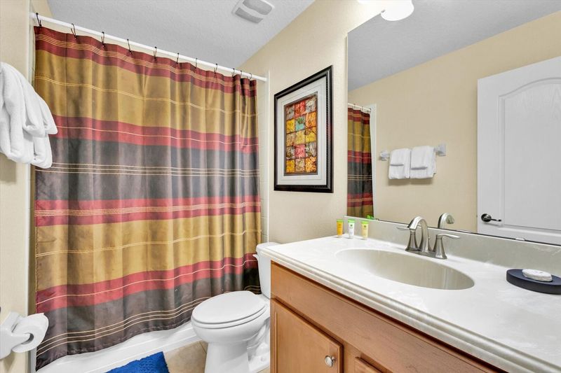 Hall Bathroom 3, Upstairs
Tub/Shower Combo