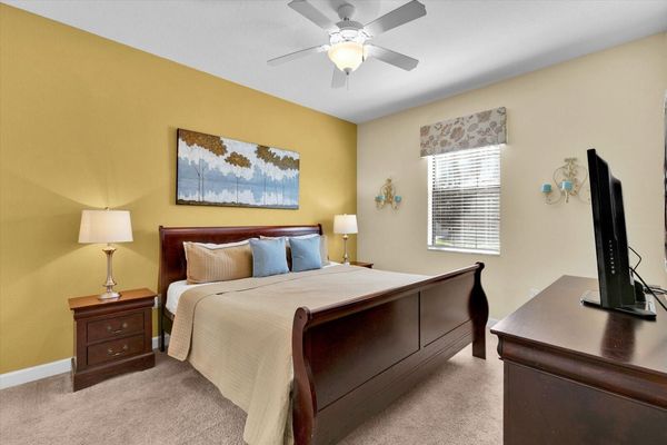 King Bedroom 2 Downstairs
Shared Bathroom