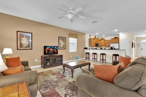 Living Room (Angle 2)
42" TV