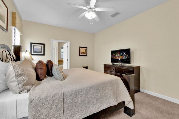 Master King Bedroom 1 (Angle)
42" TV