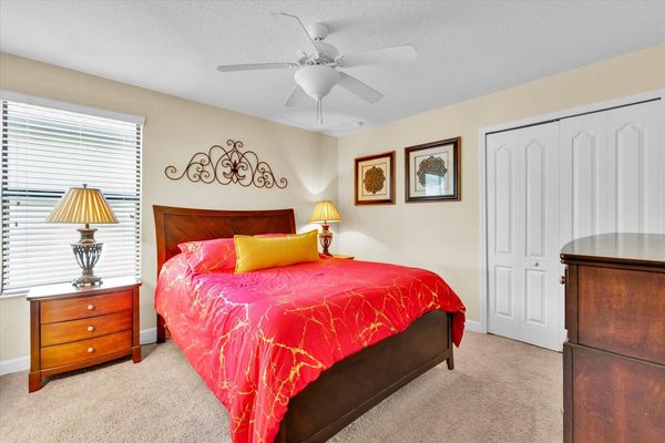 Queen Bedroom 5 Upstairs
Shared Bathroom
32" Roku TV