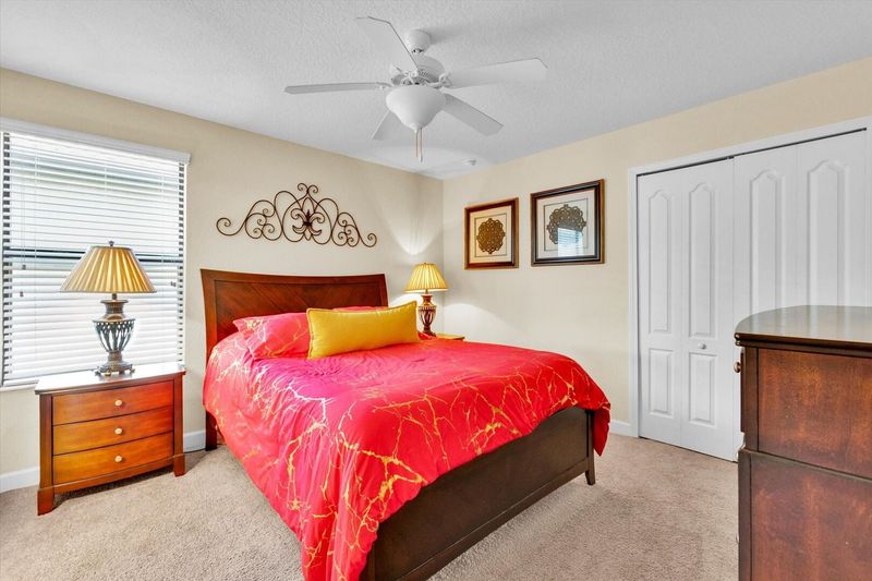 Queen Bedroom 5 Upstairs
Shared Bathroom
32" Roku TV