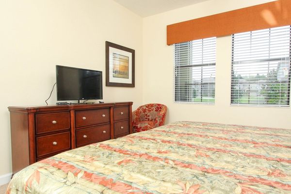 King Suite Bedroom 3 (Angle)
32" TV