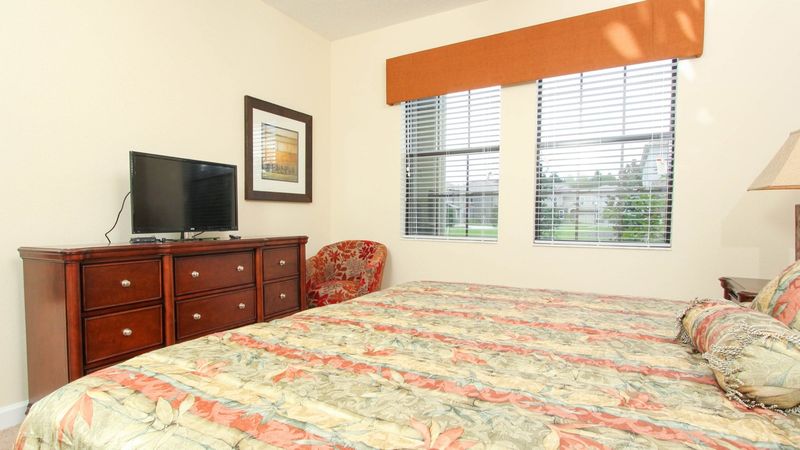 King Suite Bedroom 3 (Angle)
32" TV