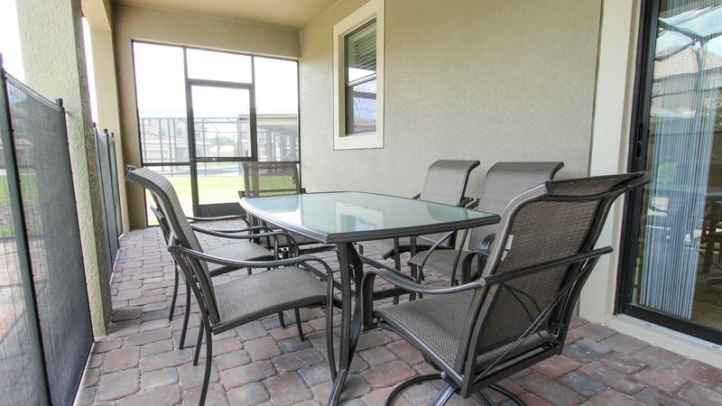 Patio (Angle)