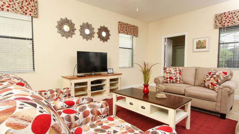 Living Room
42" TV