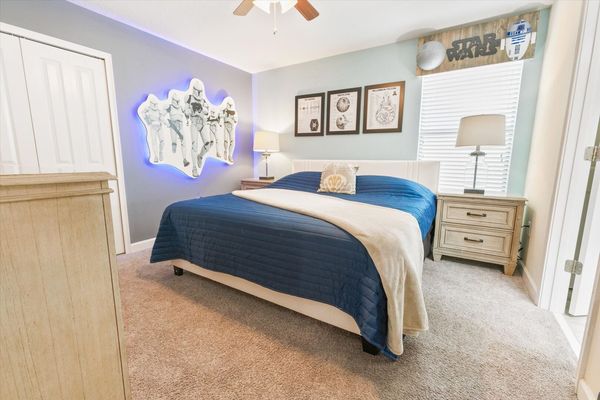 King Bedroom 5 Upstairs
Shared Bathroom
Star Wars