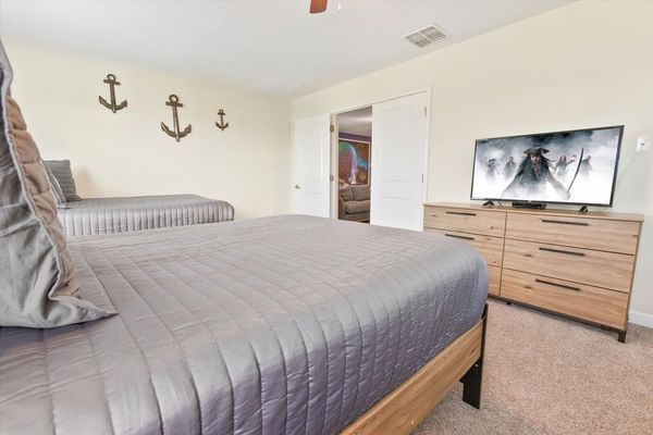 Three Doubles Bedroom 9 (Angle)
43" TV