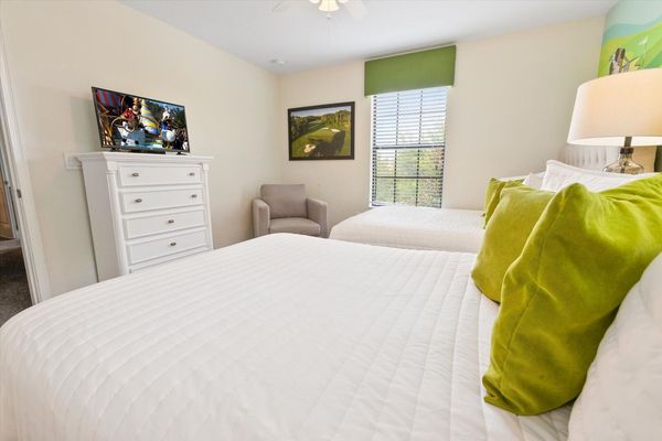 Two Doubles Bedroom 4 (Angle)
32" TV