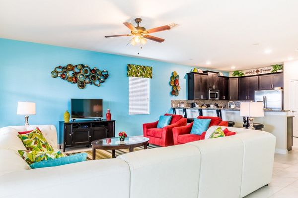 Living Room (Angle)
43" TV