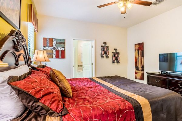 Master Bedroom 1 (Angle)
40" Smart TV