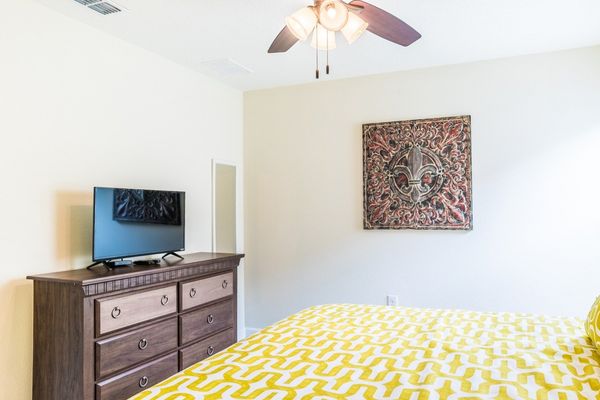 Queen Bedroom 3 (Angle)
43" Smart TV