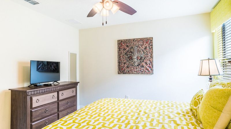 Queen Bedroom 3 (Angle)
43" Smart TV