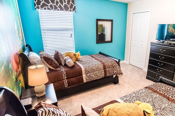 Two Twins Bedroom 8 (Angle)
32"  Smart TV