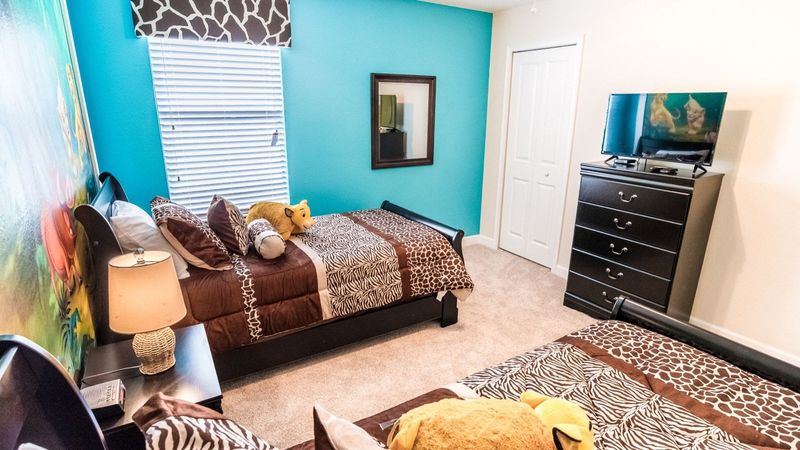 Two Twins Bedroom 8 (Angle)
32"  Smart TV
