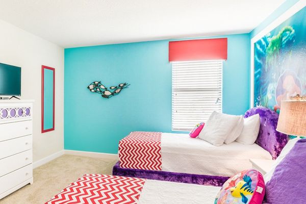 Two Twins Bedroom 6 (Angle)
32" Smart TV