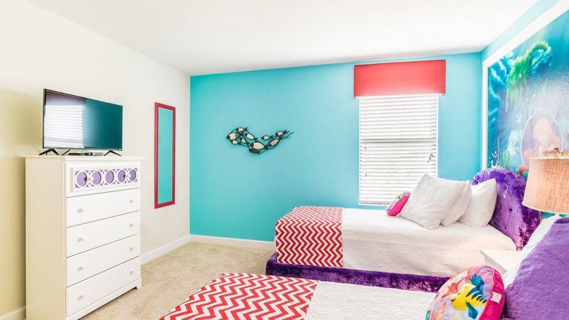 Two Twins Bedroom 6 (Angle)
32" Smart TV