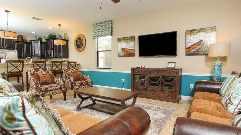 Living Room (Angle)
55" TV