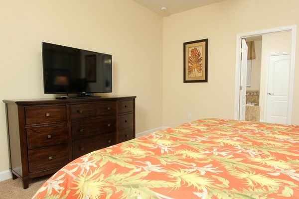 Master King Bedroom 1 (Angle)
46" TV