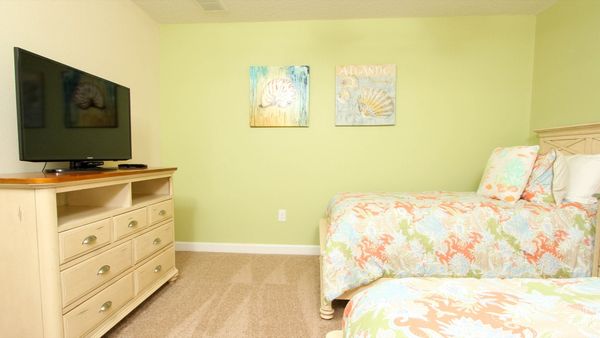 Two Twins Bedroom 6 (Angle)
40" TV