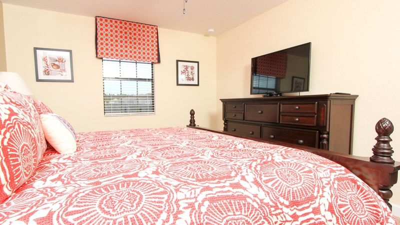 King Suite Bedroom 3 (Angle)
42" TV