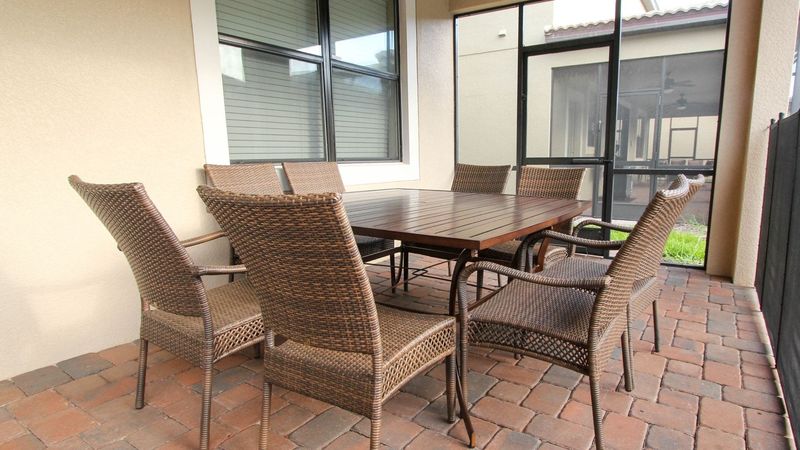 Patio (Angle)