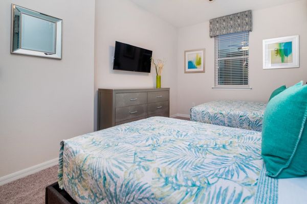 Twin/Double Bedroom 4 (Angle)
39" Smart TV