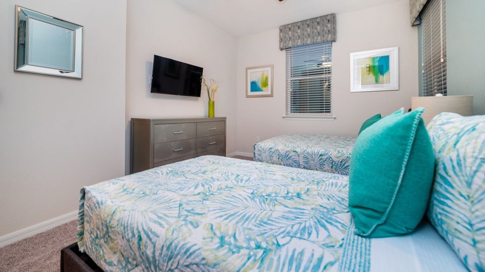 Twin/Double Bedroom 4 (Angle)
39" Smart TV