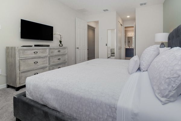 Master King Bedroom 1 (Angle)
39" Smart TV