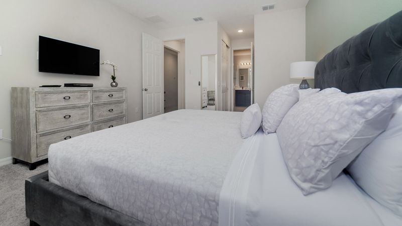 Master King Bedroom 1 (Angle)
39" Smart TV